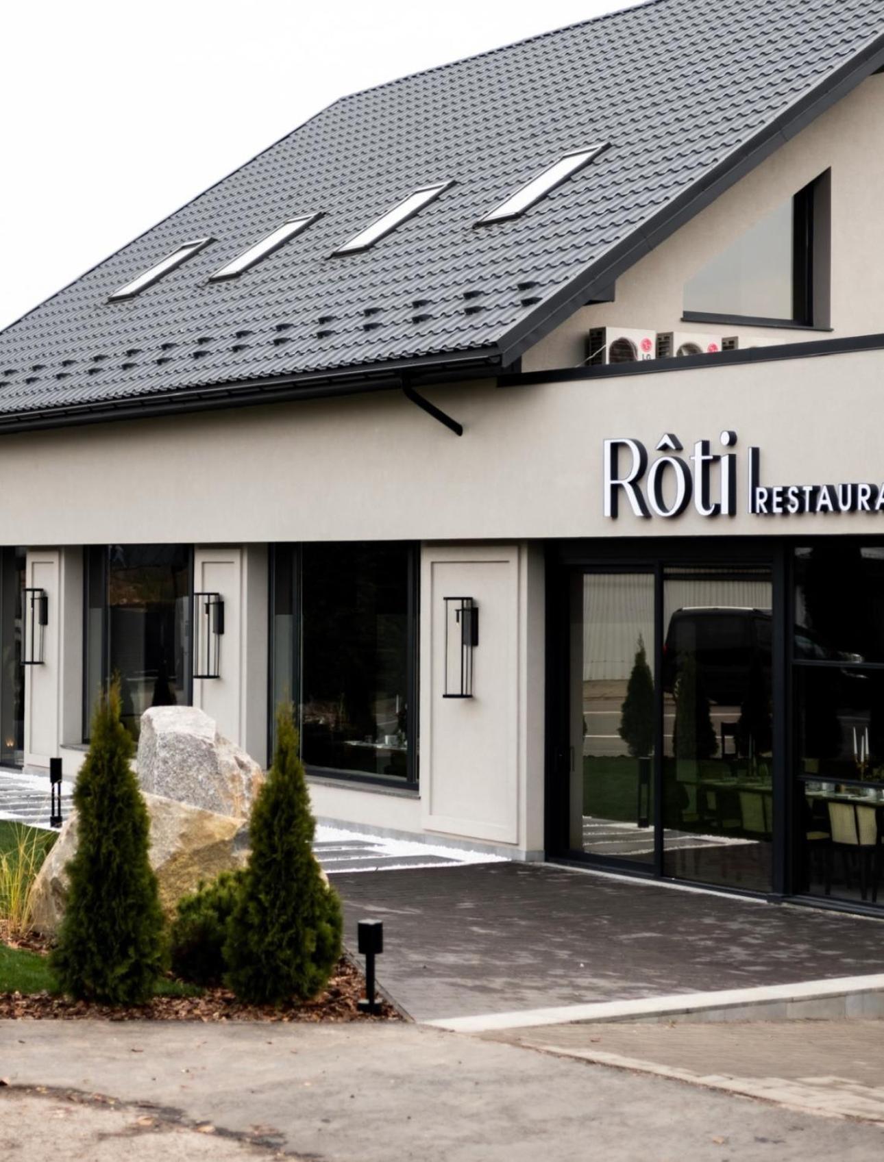 R.Hotel Chernivtsi Exterior photo